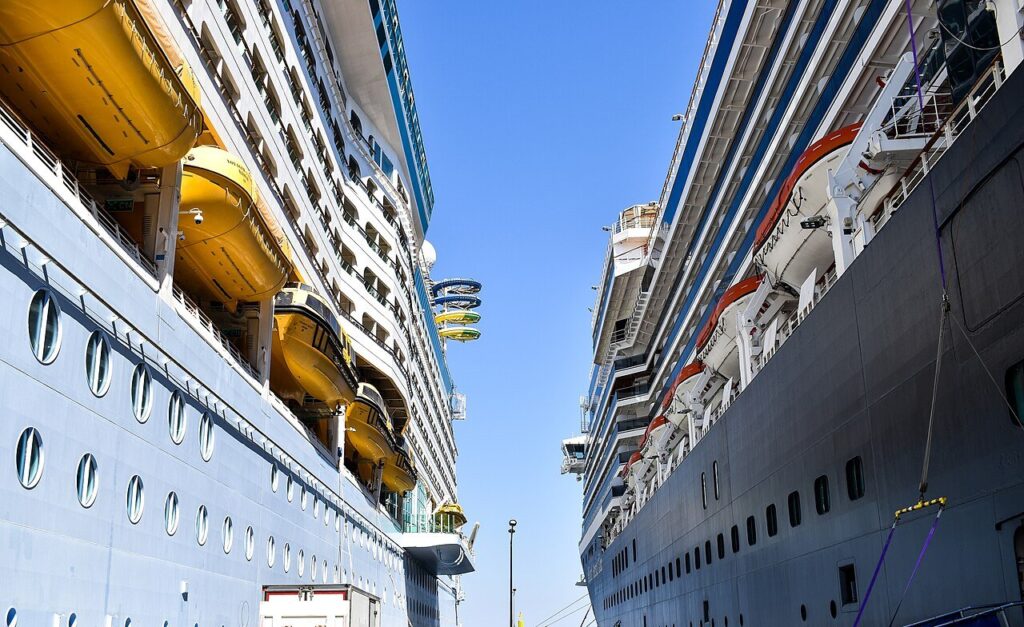Wycieczkowiec Mein Schiff 3 zderzył się z kontenerowcami w Bremerhaven